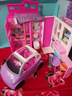 Barbie Foldable Getaway Doll House and Electric Car Playset